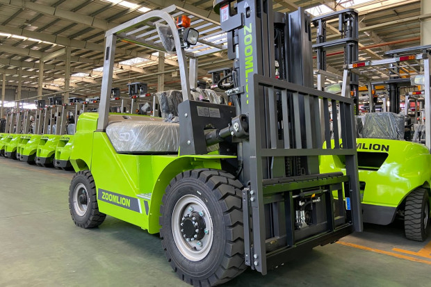 Дизельный погрузчик Zoomlion FD15 Дизельный погрузчик Zoomlion FD15